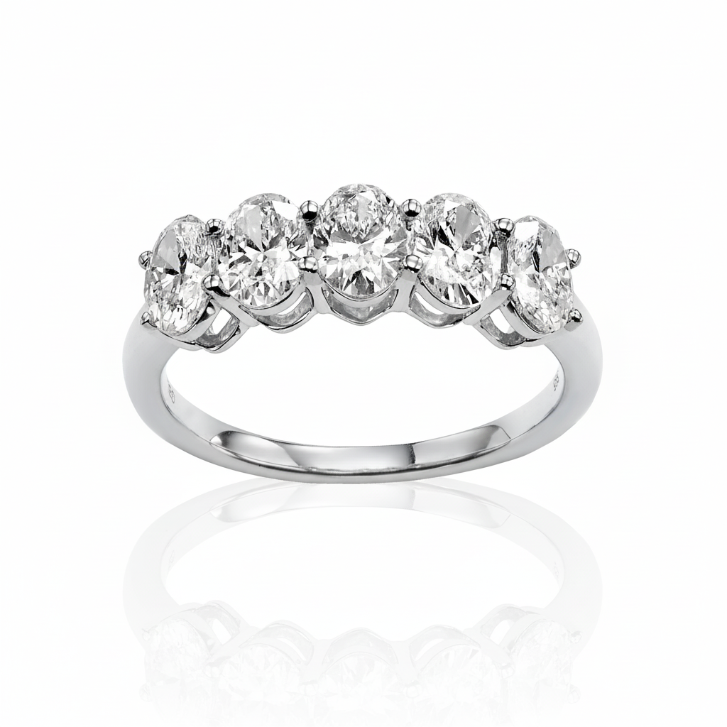 טבעת שורה משובצת יהלומי מעבדה - אובל