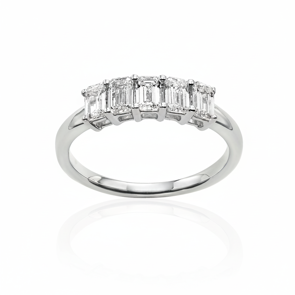 טבעת שורה משובצת יהלומי מעבדה - אמרלד